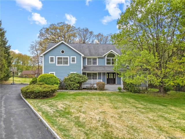  4 BR,  4.00 BTH &nbsp;Colonial style home in Cortlandt Manor