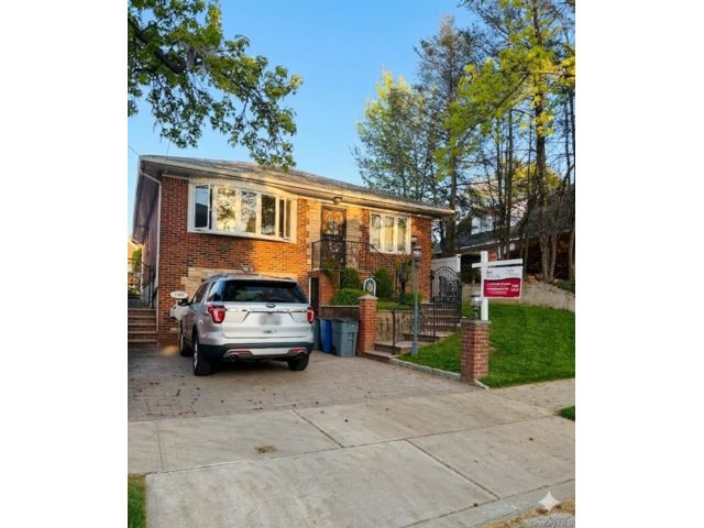  3 BR,  3.00 BTH &nbsp;Ranch style home in Whitestone