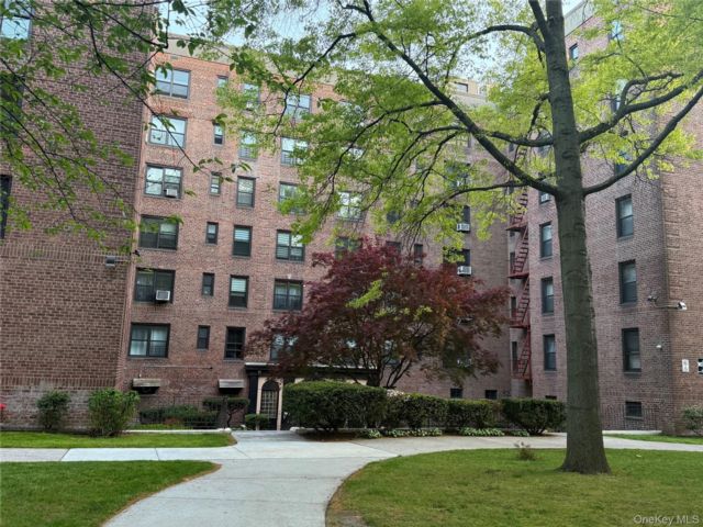  2 BR,  1.00 BTH &nbsp;Other style home in Woodhaven
