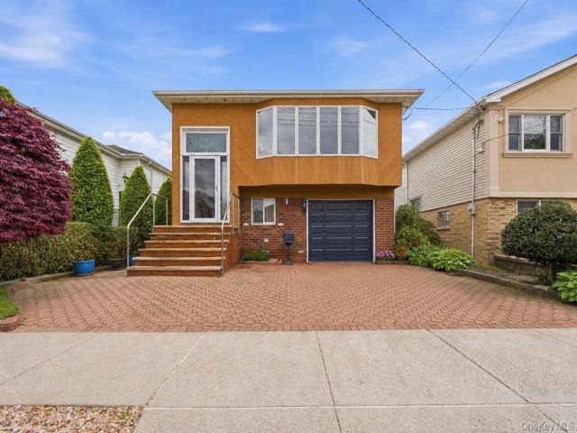 [Howard Beach Real Estate, listing number 7282658]