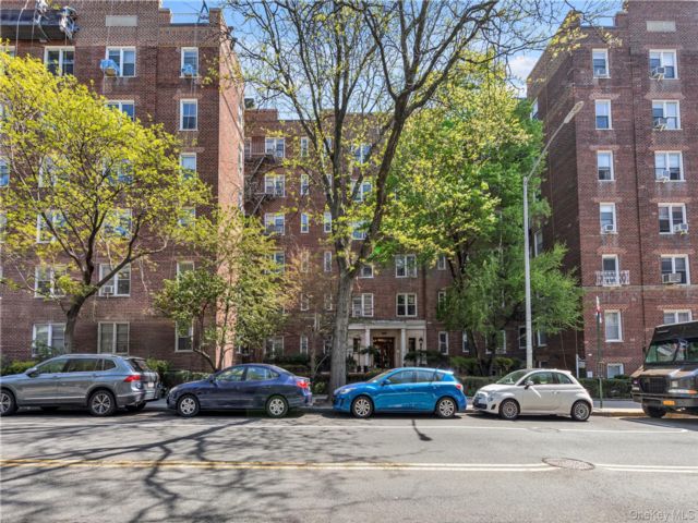  1 BR,  1.00 BTH &nbsp;Other style home in Forest Hills