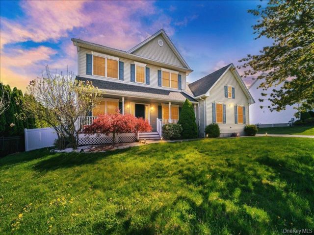 4 BR,  3.00 BTH &nbsp;Colonial style home in New Windsor