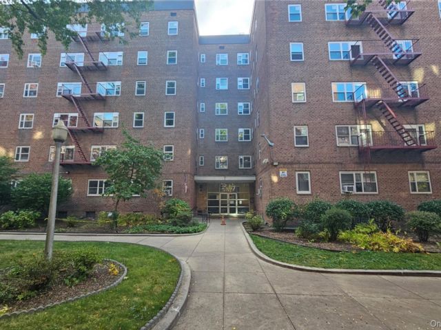  2 BR,  1.00 BTH &nbsp;Other style home in Flushing