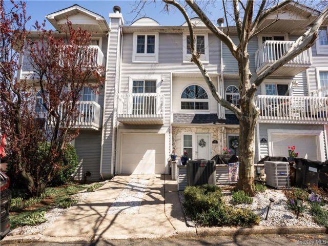  2 BR,  2.00 BTH &nbsp;Condo style home in Heartland Village