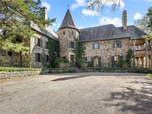  6 BR,  6.00 BTH &nbsp;Estate style home in Garrison
