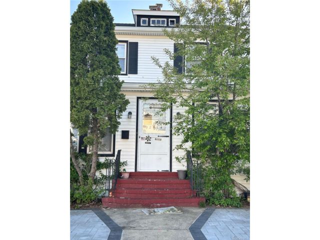  3 BR,  1.00 BTH &nbsp;Colonial style home in Queens Village