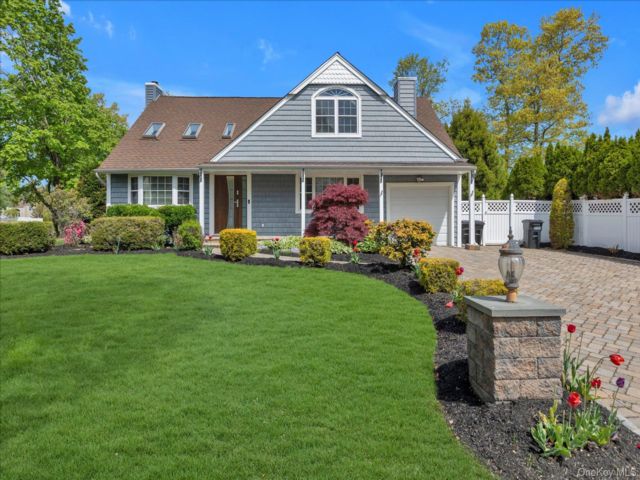  4 BR,  3.00 BTH &nbsp;Farmhouse style home in Nesconset