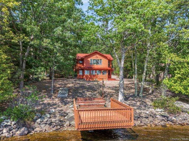  4 BR,  2.00 BTH &nbsp;Cabin style home in Wurtsboro