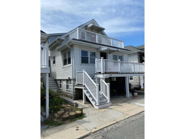  1 BR,  1.00 BTH &nbsp;A-frame style home in Long Beach