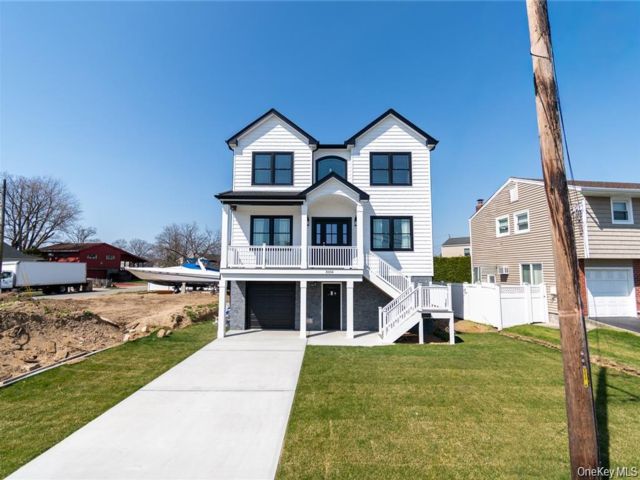  4 BR,  3.00 BTH &nbsp;Colonial style home in Baldwin