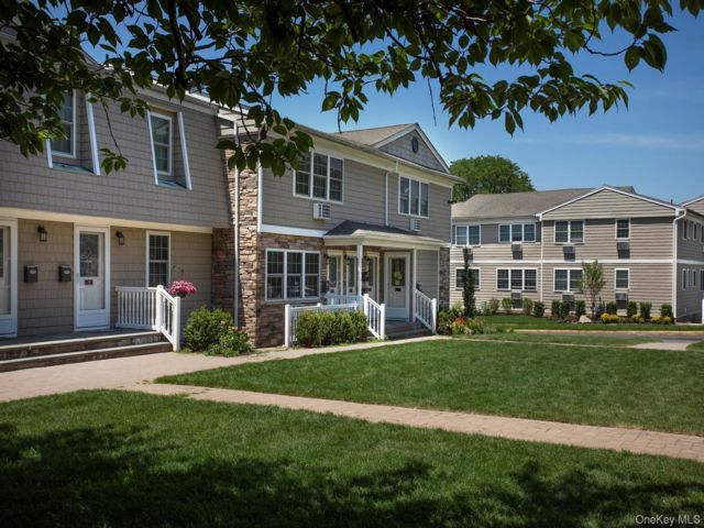  1 BR,  1.00 BTH &nbsp;Other style home in Commack