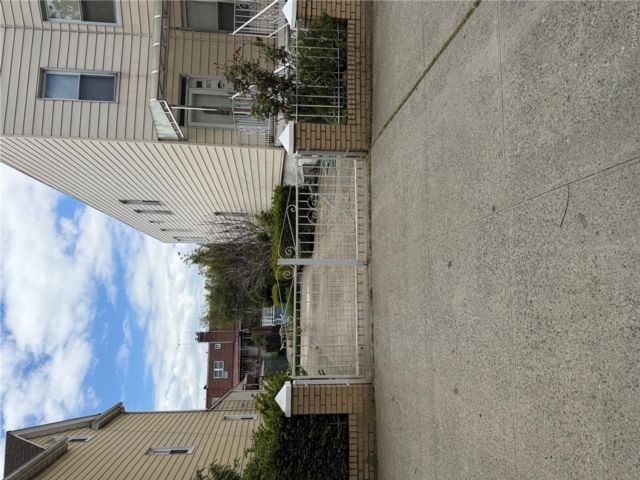 [PHOTO]