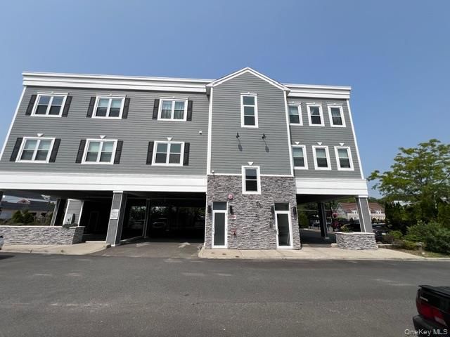 Studio,  1.00 BTH &nbsp;Other style home in Farmingdale