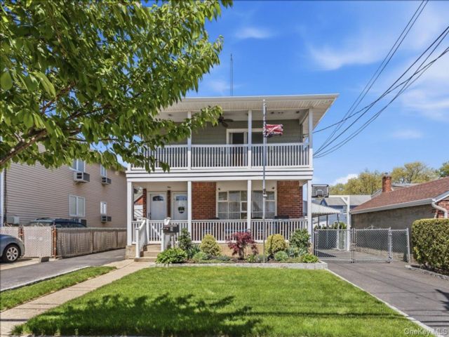  3 BR,  2.00 BTH &nbsp;Hi ranch style home in Valley Stream
