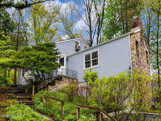  4 BR,  2.00 BTH &nbsp;Colonial style home in Call Listing Agent