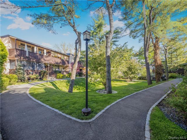  1 BR,  1.00 BTH &nbsp;Garden style home in Scarsdale