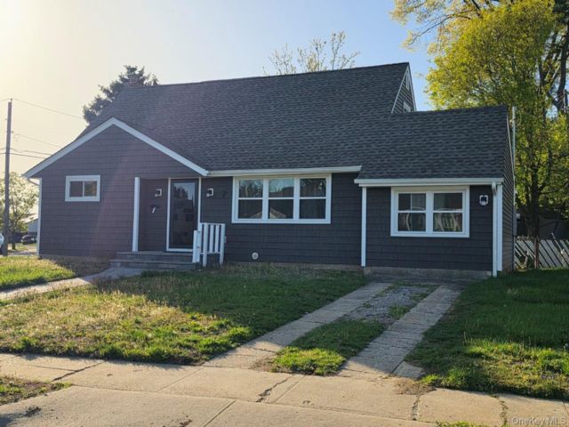  4 BR,  2.00 BTH &nbsp;Cape cod style home in Westbury