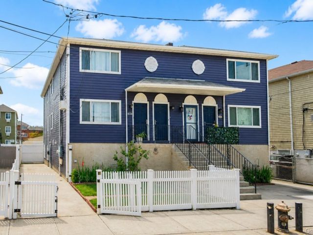  3 BR,  2.00 BTH &nbsp;Modern style home in Rockaway Beach