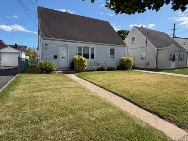  4 BR,  1.00 BTH &nbsp;Cape cod style home in Valley Stream