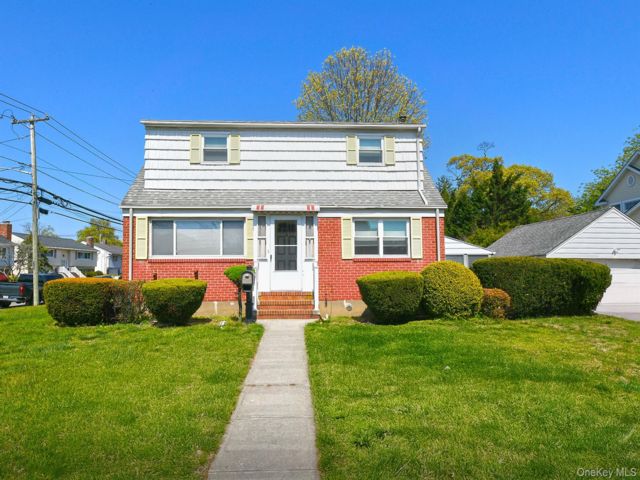 4 BR,  2.00 BTH &nbsp;Cape cod style home in Merrick