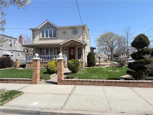  4 BR,  2.00 BTH &nbsp;Colonial style home in Rosedale