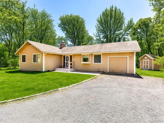 2 BR,  2.00 BTH &nbsp;A-frame style home in East Hampton