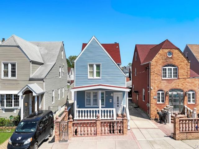  5 BR,  3.00 BTH &nbsp;Colonial style home in Queens Village