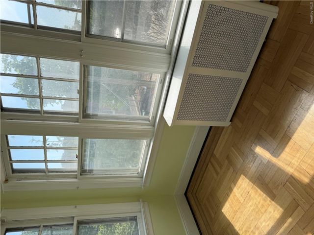  3 BR,  2.00 BTH &nbsp;Other style home in Maspeth