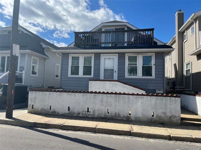  1 BR,  1.00 BTH &nbsp;Bungalow style home in Long Beach