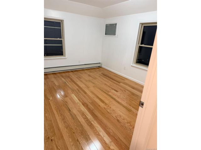  3 BR,  2.00 BTH &nbsp;Colonial style home in Jamaica