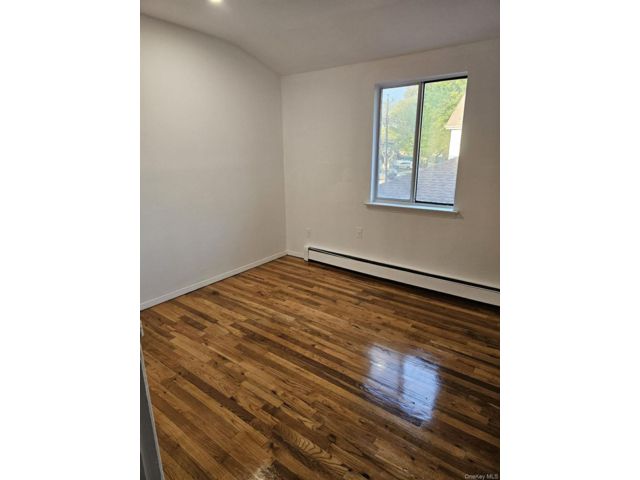  3 BR,  1.00 BTH &nbsp;Colonial style home in Jamaica