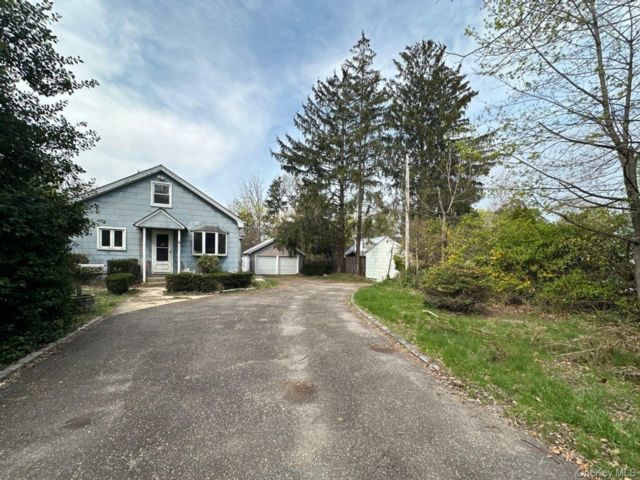  2 BR,  2.00 BTH &nbsp;Ranch style home in Huntington Station