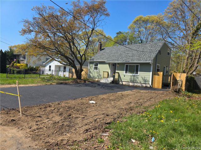  4 BR,  3.00 BTH &nbsp;Exp cape style home in Shirley