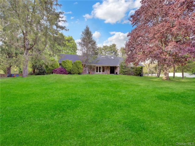  6 BR,  5.00 BTH &nbsp;Exp ranch style home in Brookville