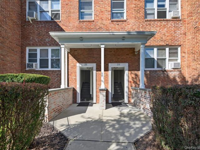  6 BR,  4.00 BTH &nbsp;Other style home in Great Neck