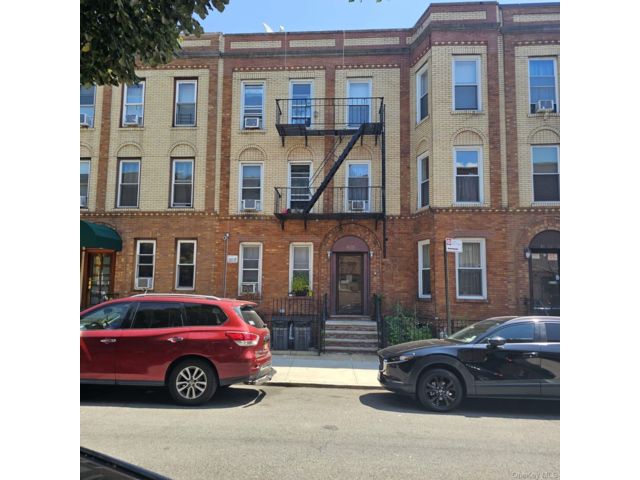 [Woodside Real Estate, listing number 7283245]