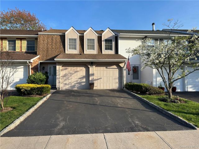  3 BR,  3.00 BTH &nbsp;Condo style home in Woodbury