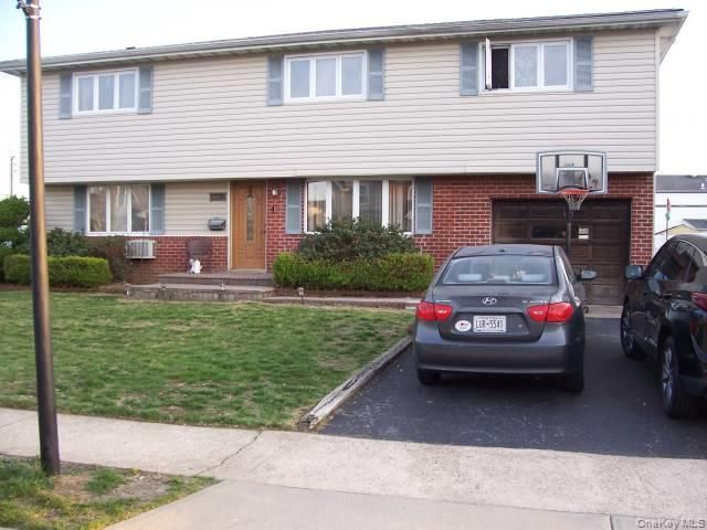  6 BR,  3.00 BTH &nbsp;Other style home in Franklin Square