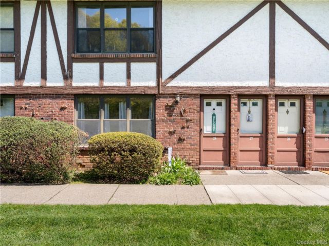  1 BR,  1.00 BTH &nbsp;Garden style home in Middle Island