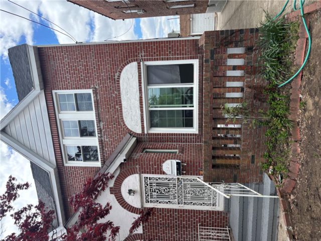  3 BR,  1.00 BTH &nbsp;A-frame style home in Ozone Park