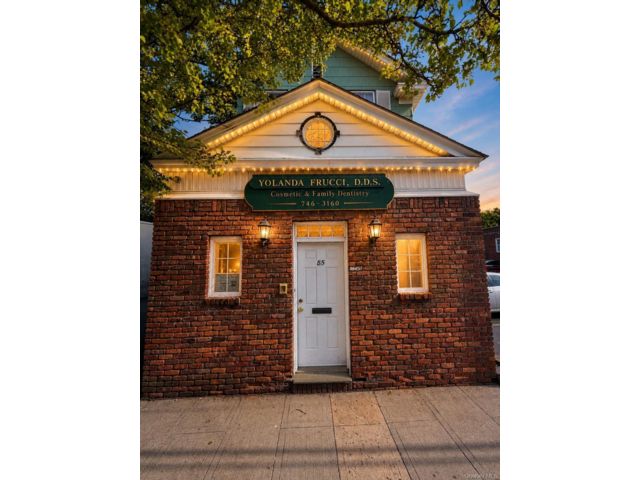 Studio,  0.00 BTH &nbsp;Commercial style home in Williston Park