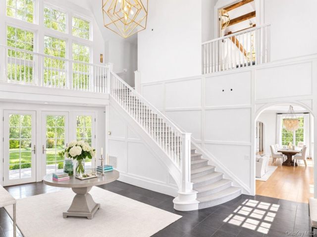  6 BR,  6.00 BTH &nbsp;Contemporary style home in East Hampton