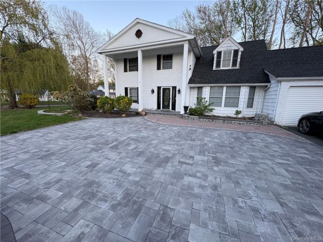  4 BR,  3.00 BTH &nbsp;Colonial style home in Coram