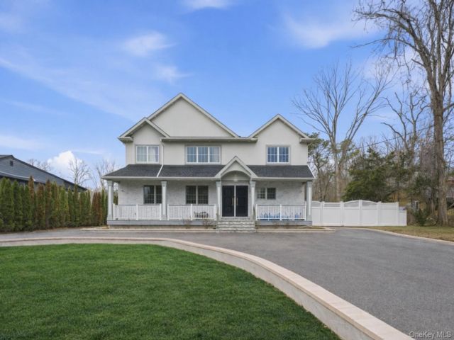 12 BR,  8.00 BTH &nbsp;Other style home in Dix Hills