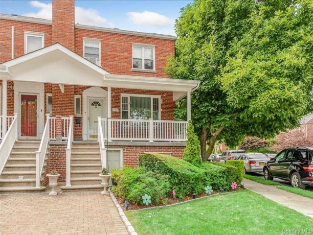  4 BR,  3.00 BTH &nbsp;Colonial style home in Pilgrim