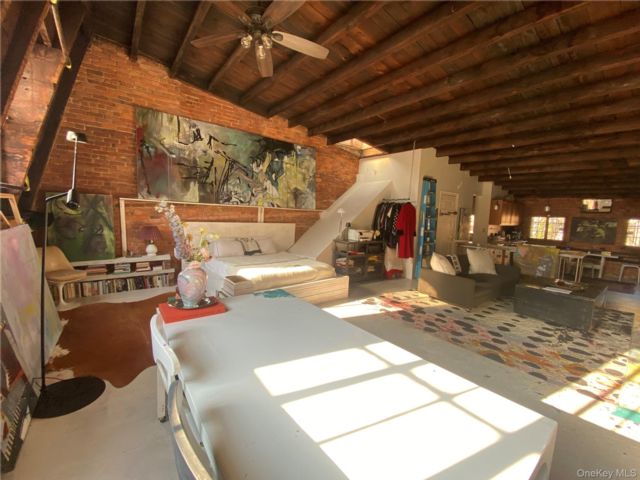  1 BR,  1.00 BTH &nbsp;Penthouse style home in New York (manhattan)