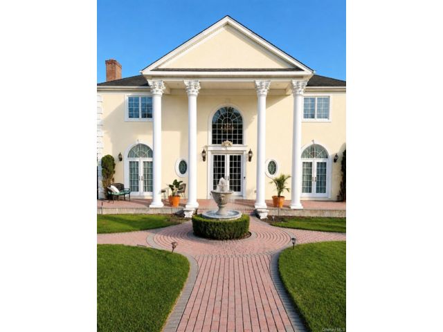  5 BR,  4.00 BTH &nbsp;Estate style home in Wading River