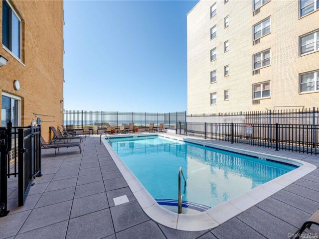  2 BR,  1.00 BTH &nbsp;Other style home in Long Beach