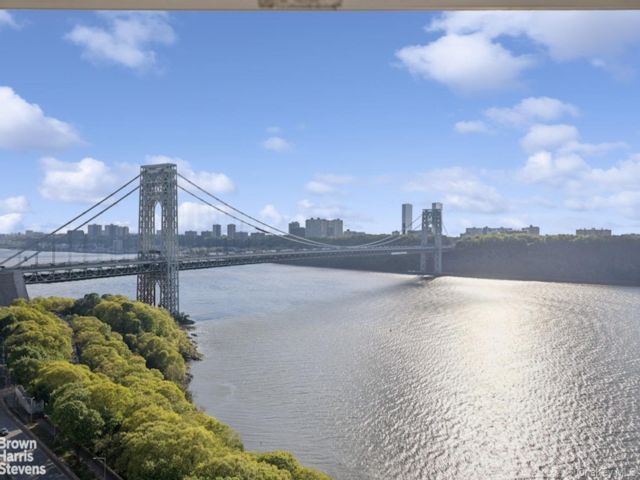  4 BR,  3.00 BTH &nbsp;Other style home in New York (manhattan)