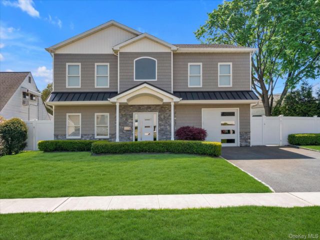 5 BR,  3.00 BTH &nbsp;Colonial style home in Westbury